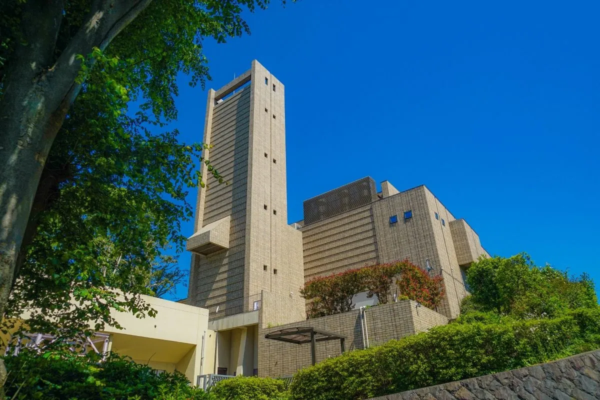 ペット火葬の場所はどこ？斎場と霊園の違いと後悔しない選び方