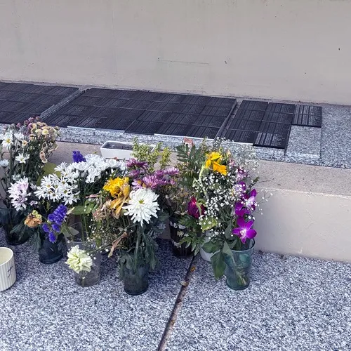 ペット霊園2階の合同墓地にお付けするお名前のメモリアルプレー...